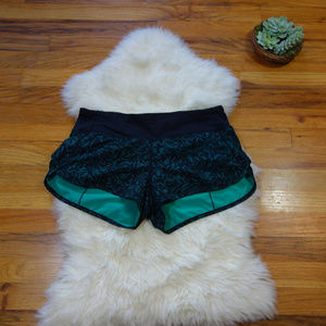 Lululemon speed shorts green/black 2.5" 6